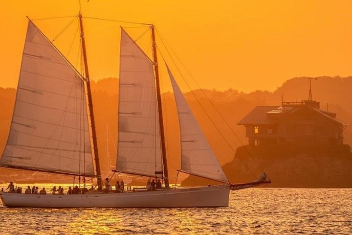 Operator photograph for Adirondack Newport Sunset Sail